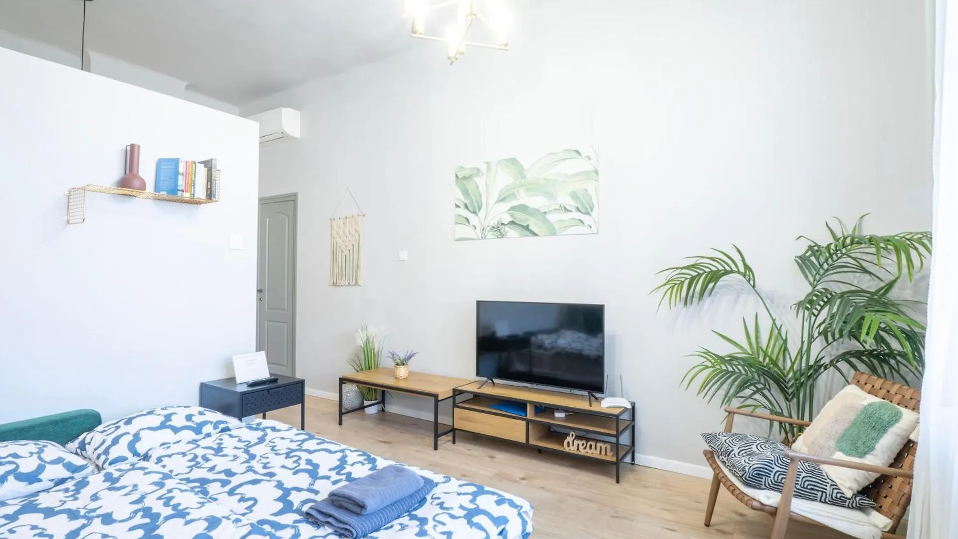 Stylish Broadway Apartment Near Parliament Z30 Budapest Hungary